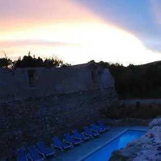 Domaine De La Pierre Chaude *